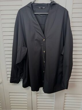 Zara Women’s Black V-Neck Poplin Button-Down Shirt Size Small